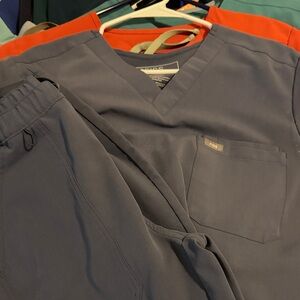 FIGS Charcoal Scrub Set